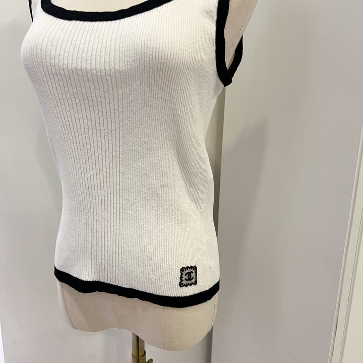 CHANEL ホワイト タンクトップ XS Chanel 25S Tank Top in Black and White Cotton and Polyamide (Model