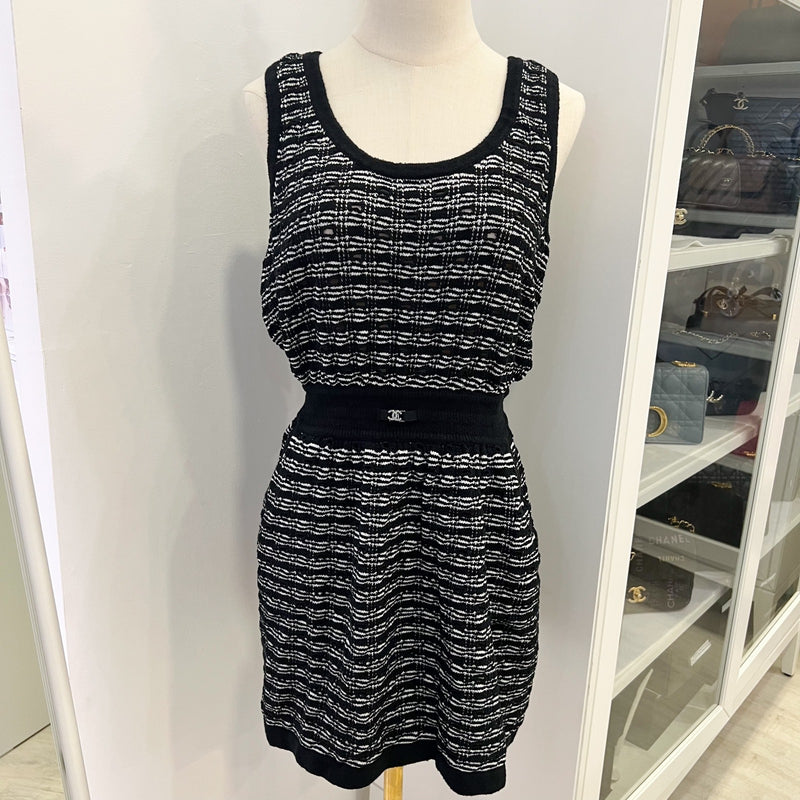 Chanel 25S Sleeveless Knit Mini Dress in Black and White (Model: P79186)