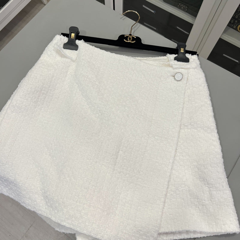 Chanel 25S Tweed Skorts in White Cotton and Polyamide (Model: P79379)
