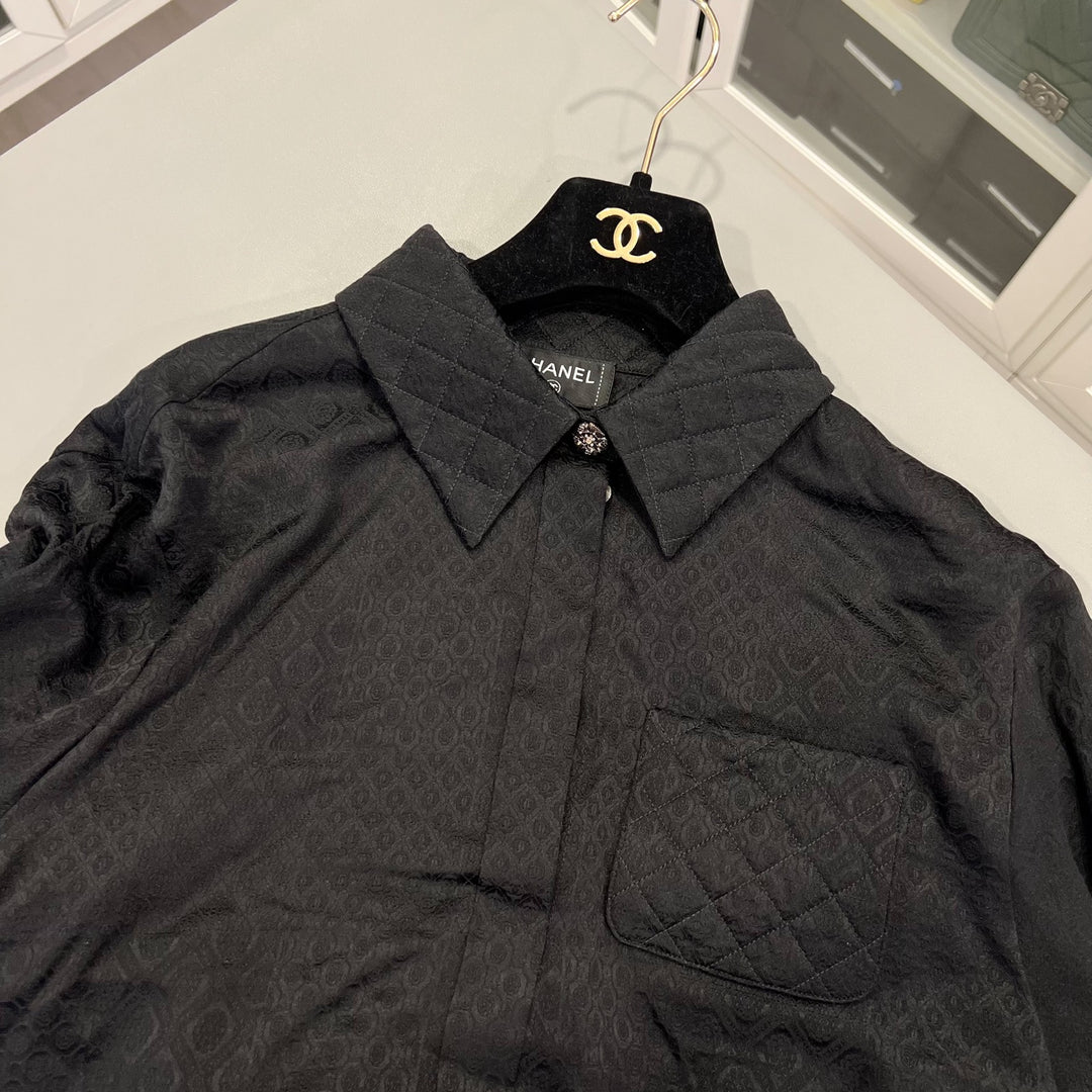 CHANEL BOUTIQUE ブラックシャツ Chanel 25A Shirt in Black 100% Silk Sz 38 (Model: P79880) – Brands