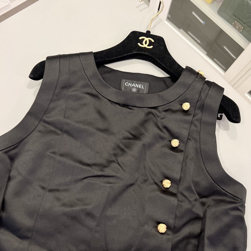Chanel 25A Sleeveless Blouse / Top in Black 100% Silk with Gold Buttons (Model: P79815)