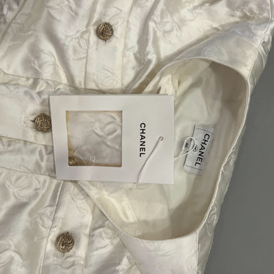 Chanel 25A Runway Embossed CC Logo Long Sleeved Blouse in Ecru Cotton and Silk (Model: P79802)