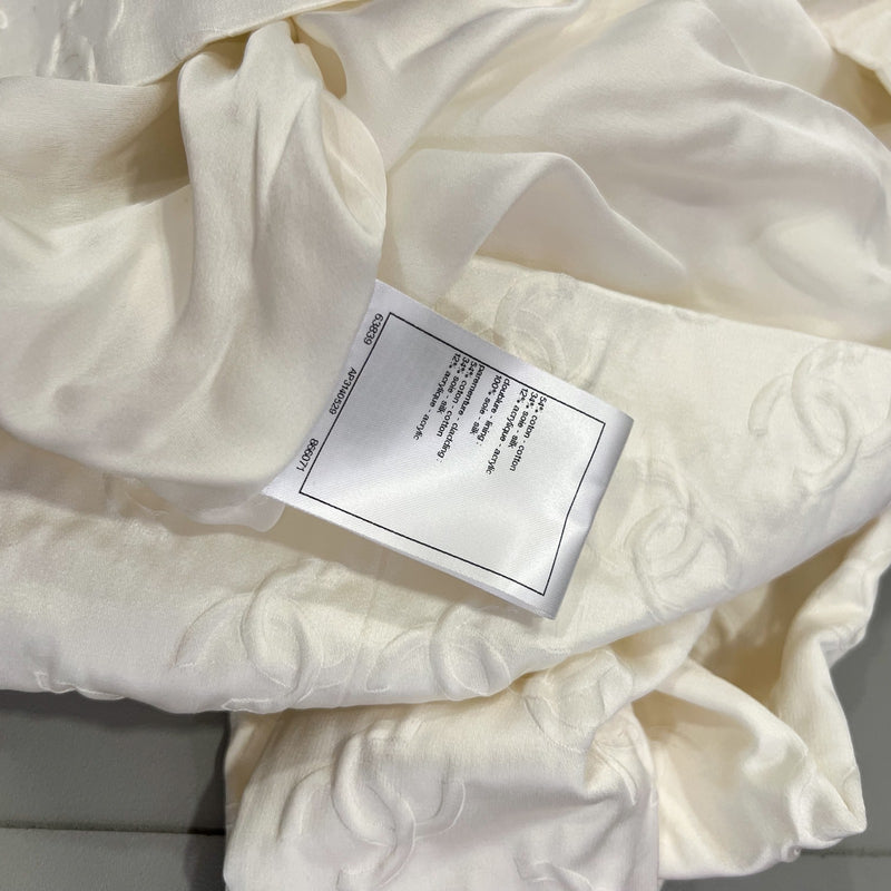 Chanel 25A Runway Embossed CC Logo Long Sleeved Blouse in Ecru Cotton and Silk (Model: P79802)