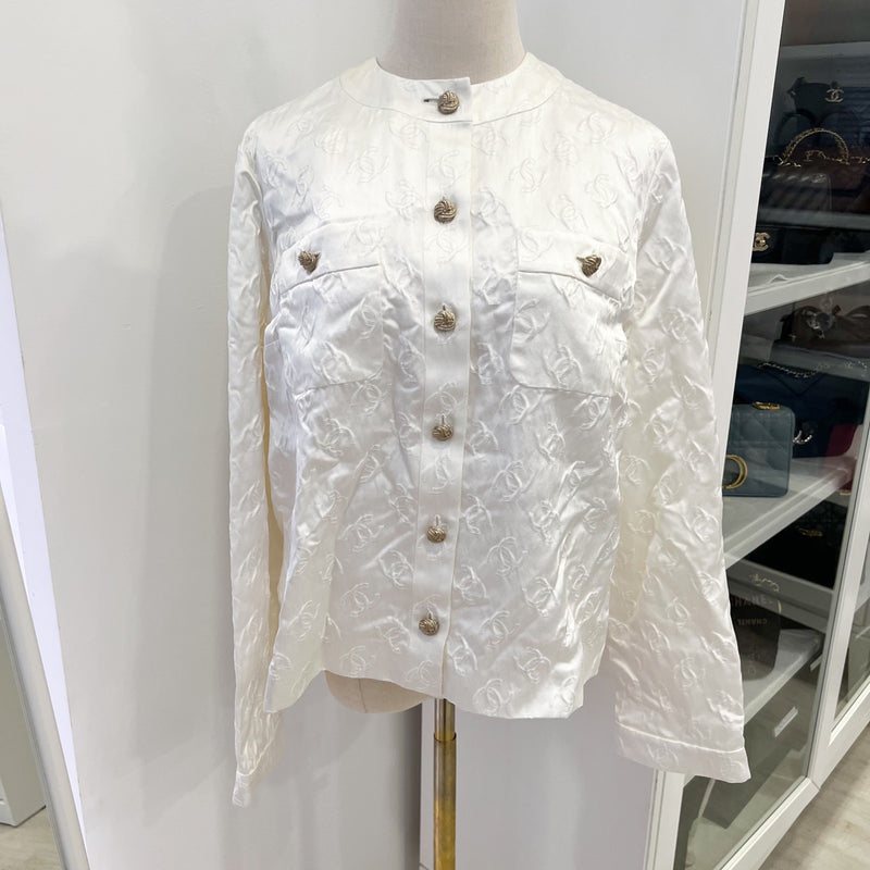 Chanel 25A Runway Embossed CC Logo Long Sleeved Blouse in Ecru Cotton and Silk (Model: P79802)