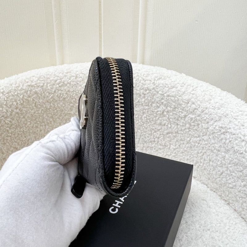 Chanel 23C Zipped Card Holder in Black Caviar LGHW