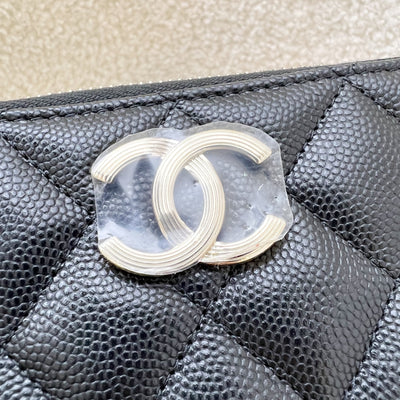 Chanel 23C Zipped Card Holder in Black Caviar LGHW