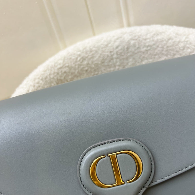 Dior Medium Bobby Flap in Grey Stone Calfskin and GHW (Model: M9319UMOL, Colour: 41G)
