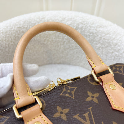 LV Speedy Bandouliere 20 in Monogram Canvas and Black Patterned Strap