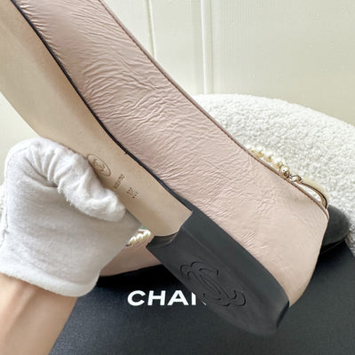 Chanel 23C Ballerinas in Nude Pink / Black Glossy Leather Size 38