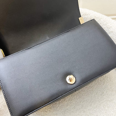 Chanel Medium 25cm Boy Flap in Chevron Quilted Black Lambskin and GHW (Model: A67086)
