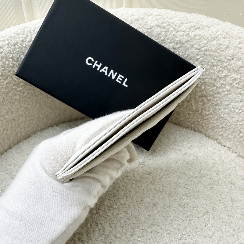 Chanel Classic Flat Card Holder in White Caviar and LGHW