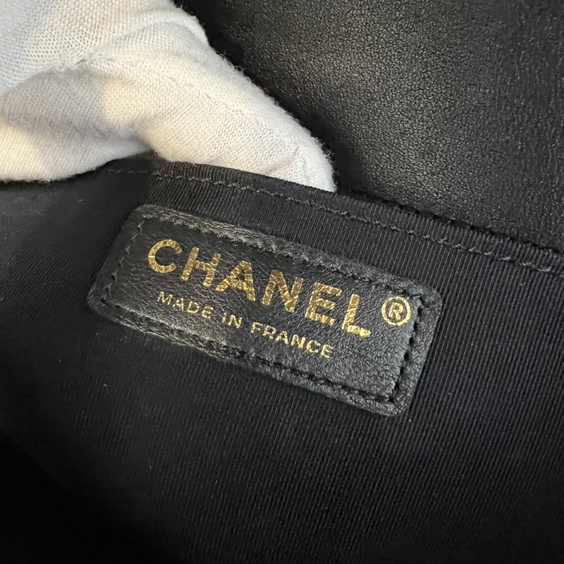 Chanel Medium 25cm Boy Flap in Chevron Quilted Black Lambskin and GHW (Model: A67086)