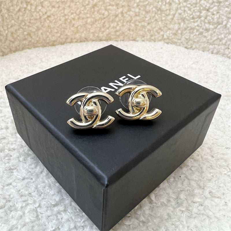 Chanel Classic CC Turnlock Earrings in LGHW