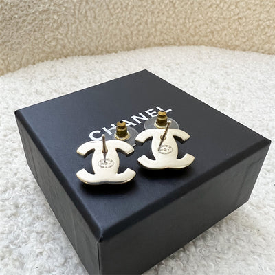 Chanel Classic CC Turnlock Earrings in LGHW