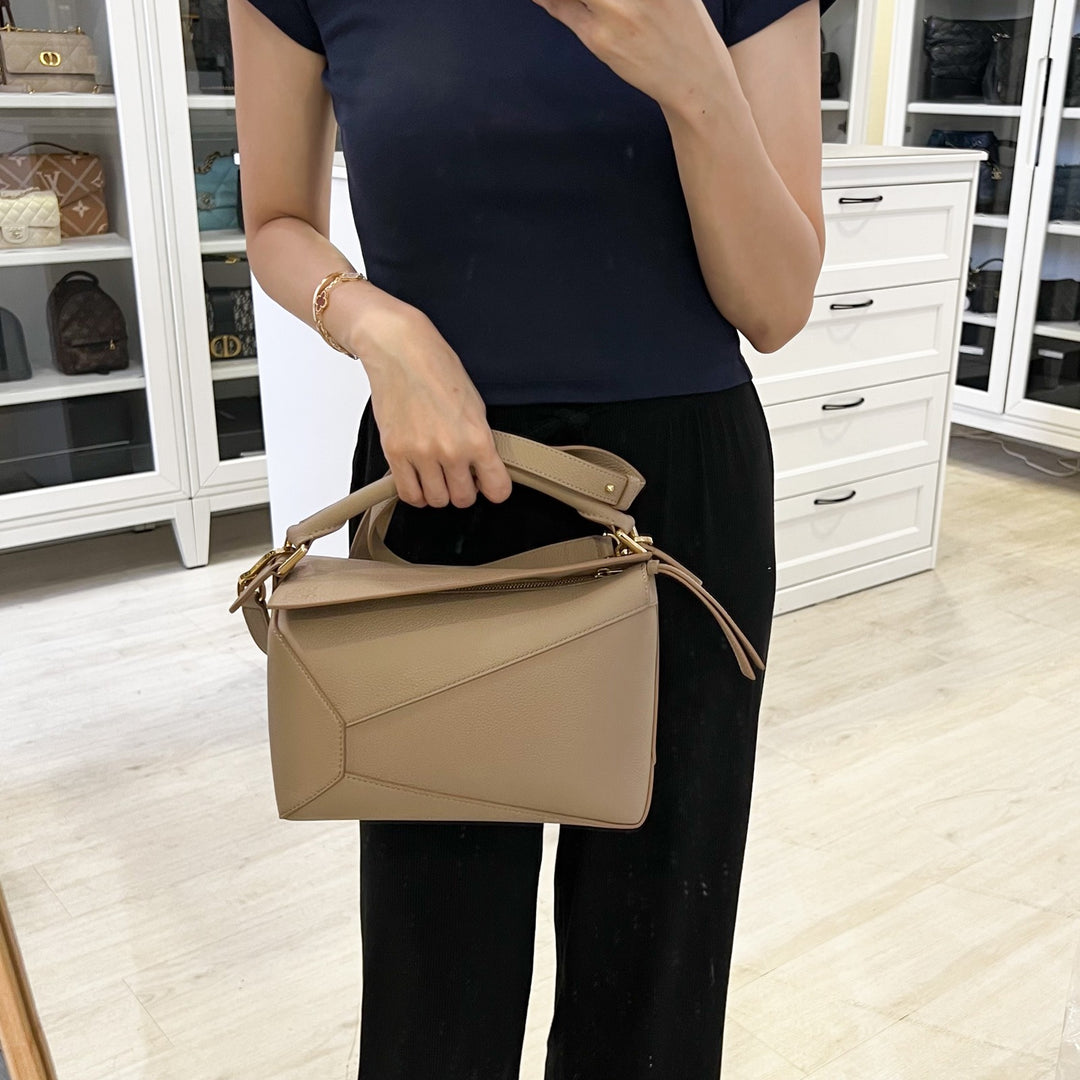Like New - Full Set - 2025] Loewe Small Puzzle Edge Bag in Sand