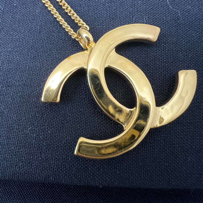 Chanel 20A Paris Button CC Logo Pendant Necklace in GHW