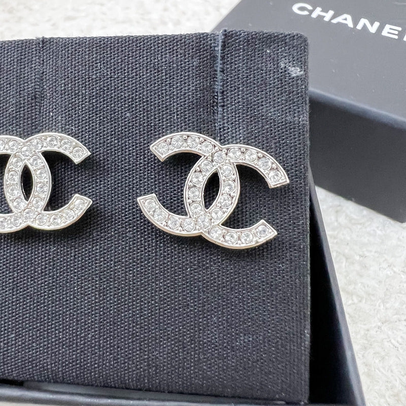 Chanel Small/Medium CC Logo Earrings in SHW