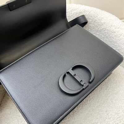 Dior 30 Montaigne Flap Bag in Ultramatte Grained Black Leather and BHW (Model: M9203SBAV, Colour: M989)