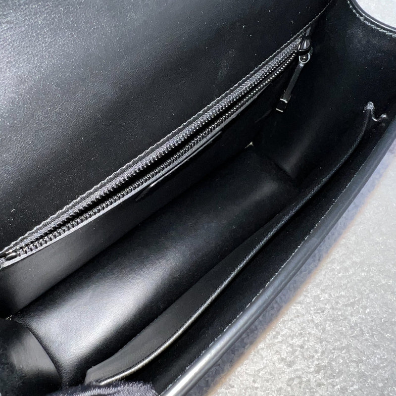 Dior 30 Montaigne Flap Bag in Ultramatte Grained Black Leather and BHW (Model: M9203SBAV, Colour: M989)