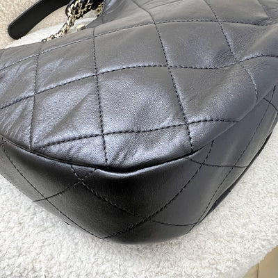 Chanel 22P Hobo Bag in Black Lambskin and LGHW (Model: AS3101)