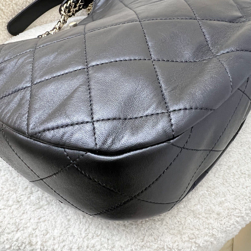 Chanel 22P Hobo Bag in Black Lambskin and LGHW (Model: AS3101)