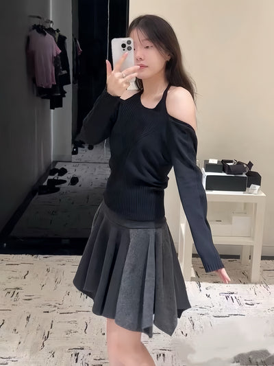 Chanel 24B Long Sleeves Open Back Blouse / Top in Black Viscose and Polyester (Model: P77857)