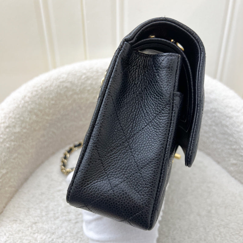 Chanel Vintage Medium Classic Flap CF in Black Caviar and 24K GHW