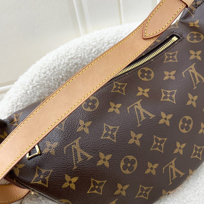 LV Bumbag in Monogram Canvas and GHW