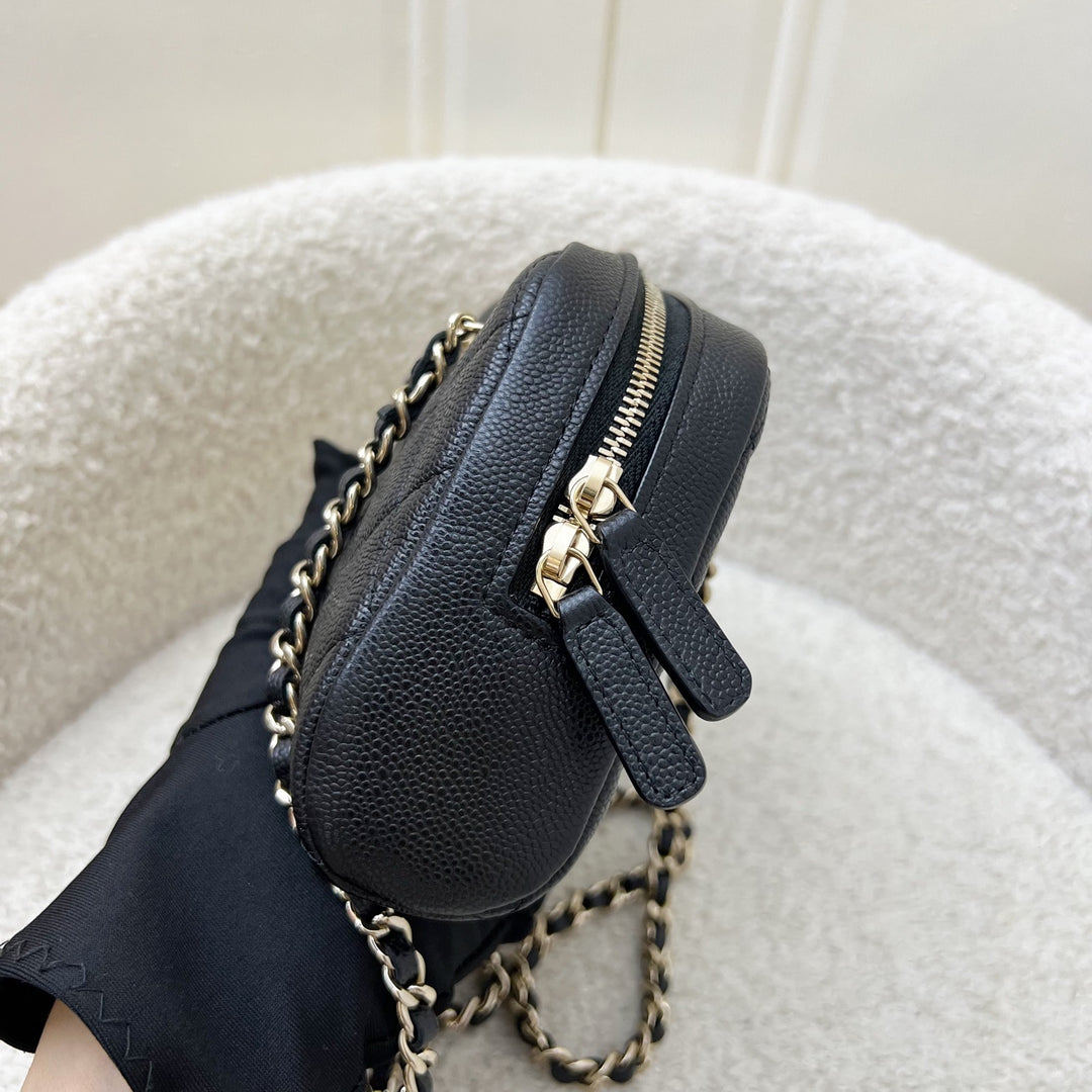 LN - Local Full Set - 2026] Chanel 26P Clutch with Chain / Mini