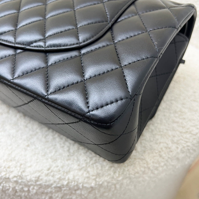 (June 2024 Receipt) Chanel Medium Classic Flap CF in Black Lambskin and GHW (Model: A01112)