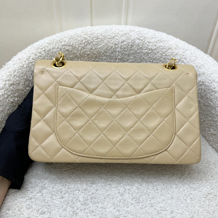 Chanel Vintage Small Classic Flap CF in Beige Lambskin and  display picture 1