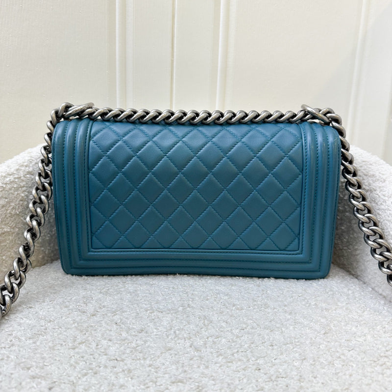 Chanel Medium 25cm Boy Flap in Turquoise Lambskin and RHW