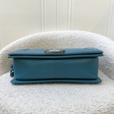 Chanel Medium 25cm Boy Flap in Turquoise Lambskin and RHW