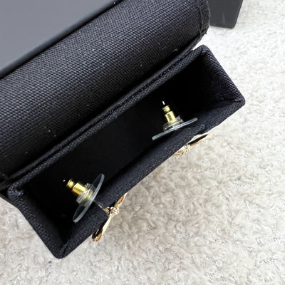 Chanel 25K Bow and Logo Earrings in LGHW (Model: ABG601)