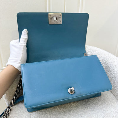 Chanel Medium 25cm Boy Flap in Turquoise Lambskin and RHW