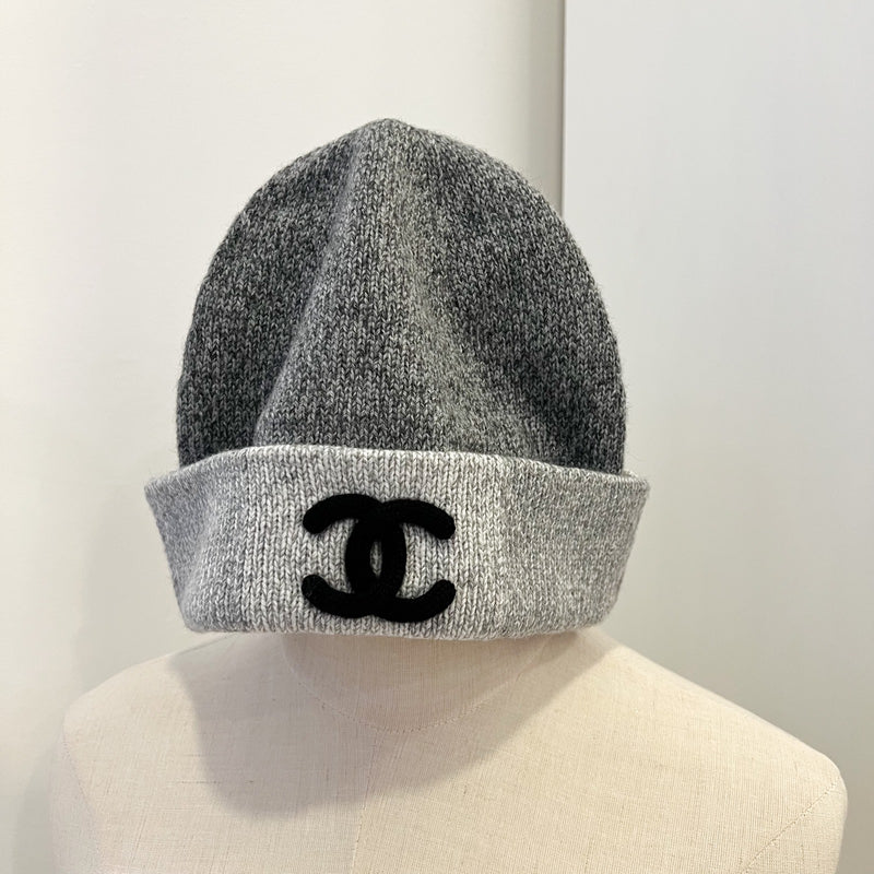 Chanel 25K Beanie with CC Logo in Grey 100% Cashmere (Model: AAB432)