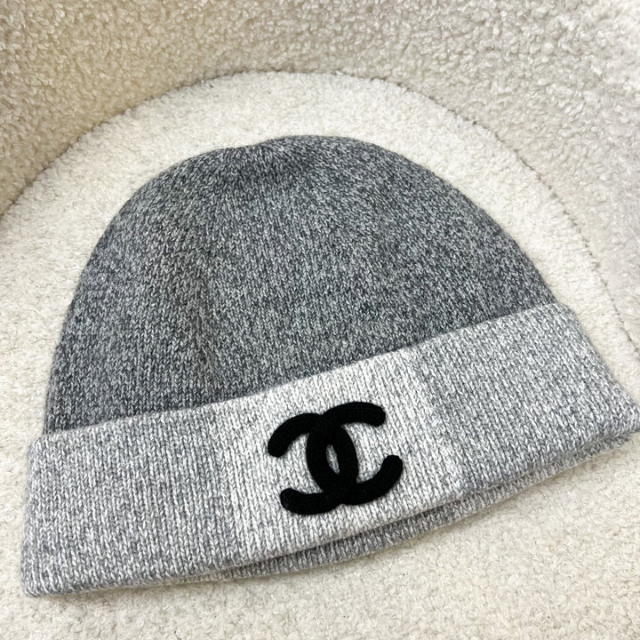 Chanel 25K Beanie with CC Logo in Grey 100% Cashmere (Model