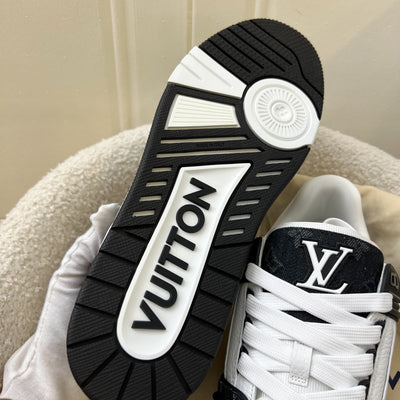 LV Men’s Trainer Sneakers in White Leather and Black Denim Sz 8