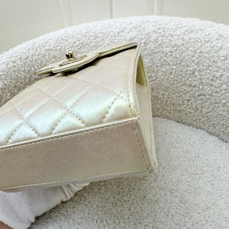 Chanel Clutch with Chain / Phone Holder in 20B Iridescent Ivory Lambskin and LGHW