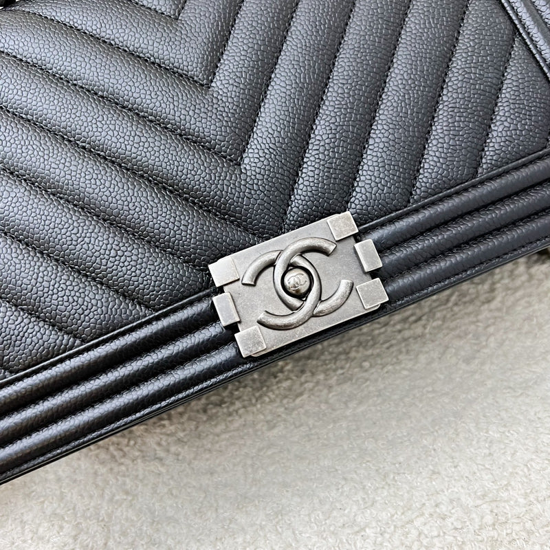 Chanel New Medium / Large 28cm Boy in Chevron Quilted Black Caviar and RHW (Model: A92193)