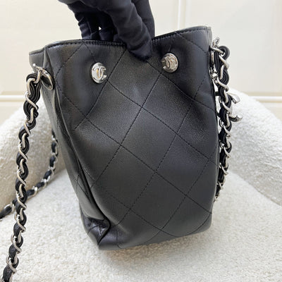 Chanel 25P Tote Bag in Black Shiny Lambskin and SHW (Model: AS5418)