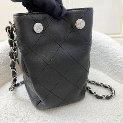 Chanel 25P Tote Bag in Black Shiny Lambskin and SHW (Model: AS5418)
