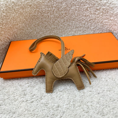 Hermes Rodeo Pegasus PM Touch in Chai Alligator Leather and Lambskin