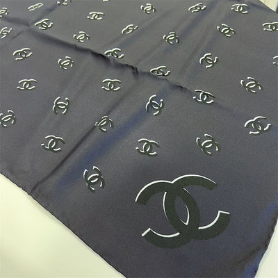 Chanel CC Logos Scarf in Black and White Silk