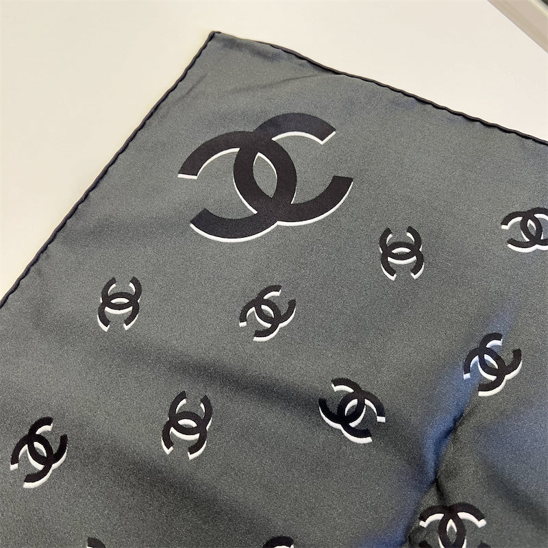 Chanel CC Logos Scarf in Black and White Silk