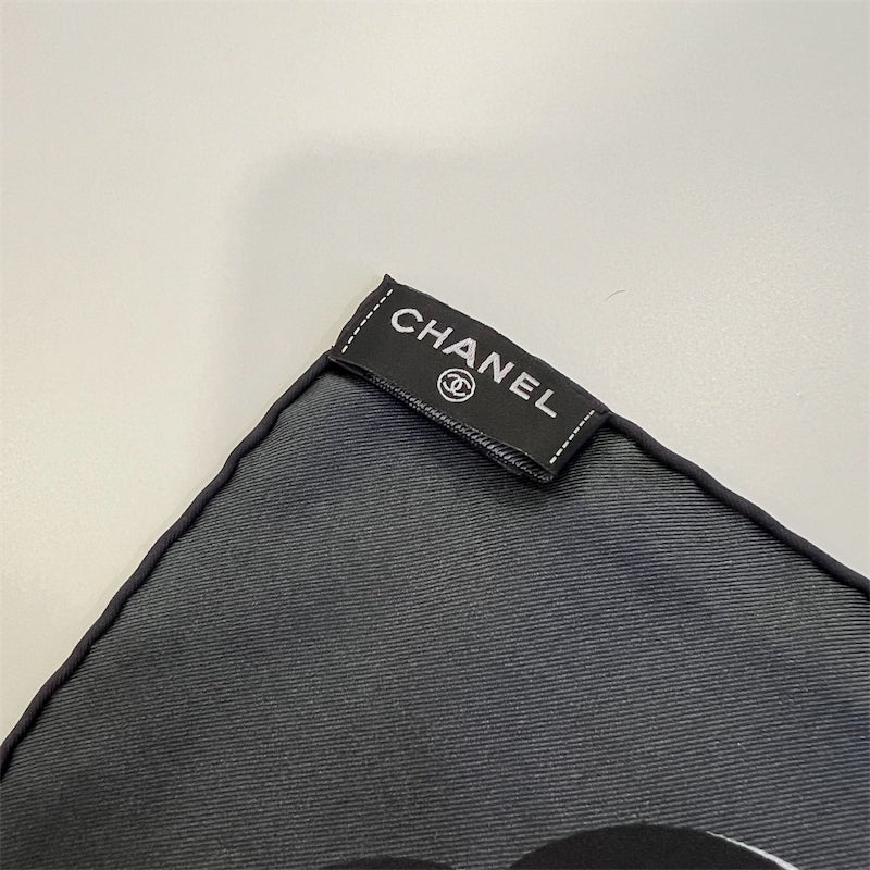 Chanel CC Logos Scarf in Black and White Silk