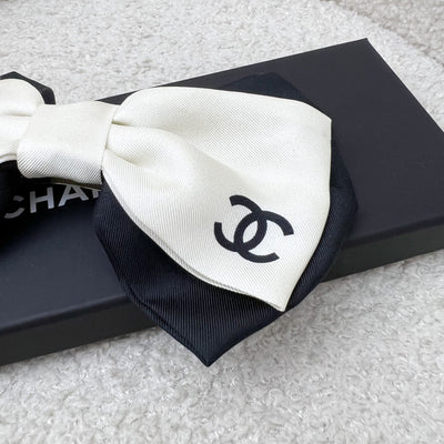 Chanel 23B Bow Barrette Hair Clip in Black and Off White Fabric
