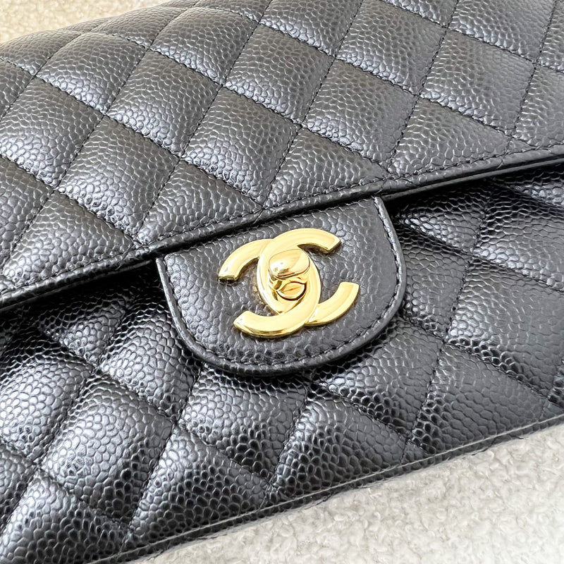 Chanel Medium Classic Flap CF in Black Caviar GHW