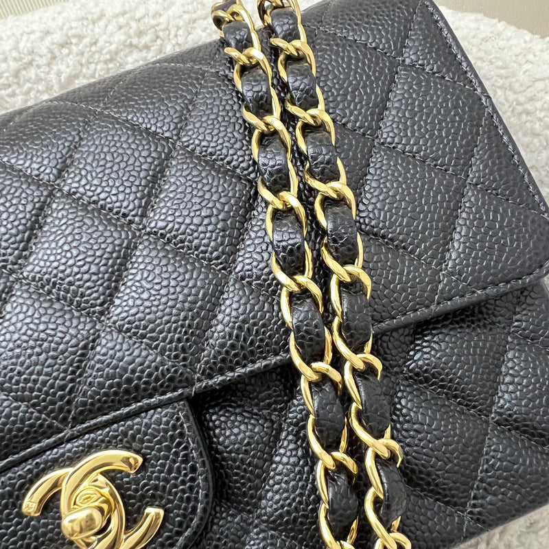 Chanel Vintage Medium Classic Flap CF in Black Caviar and 24K Gold-Plated HW