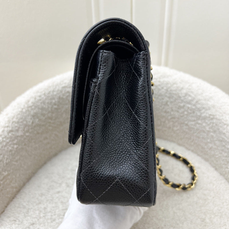 Chanel Vintage Medium Classic Flap CF in Black Caviar and 24K Gold-Plated HW